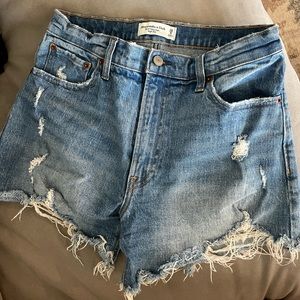 Abercrombie 4” Mom Short